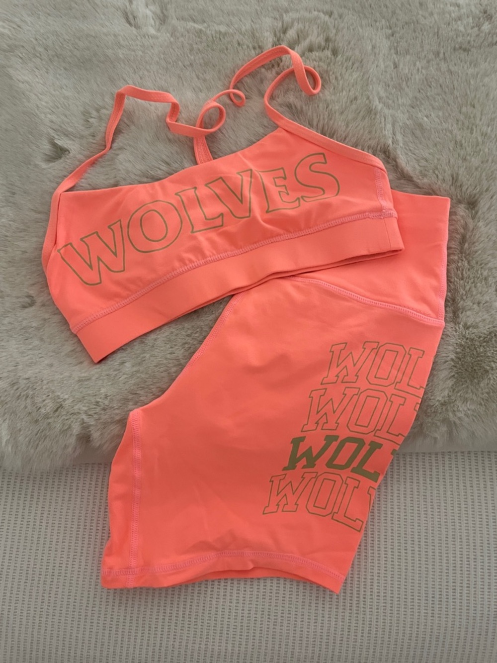 Darc Sport Coral 'WOLVES' Sports Bra & Shorts Set - size XS